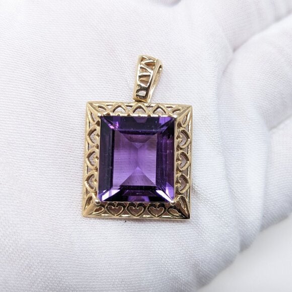 10kt Solid Yellow Gold Amethyst Emerald Cut Vintage Pendant With Heart Detail - Picture 3 of 9